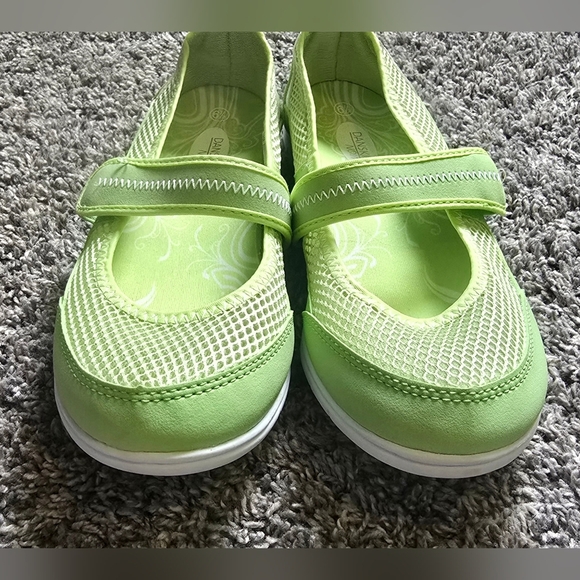 Danskin Now Shoes Womens 6.5 Chaka Mary Jane Green Hook & Loop Comfort Low Top - Picture 3 of 8